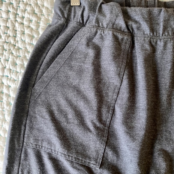 Lunya Restore Set - Muscle Tee Tank + Draped Joggers Gray XS - Picture 4 of 6